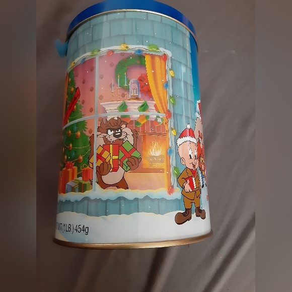 Pair of Bugs Bunny and Friends Metal Xmas Tins - Picture 3 of 3